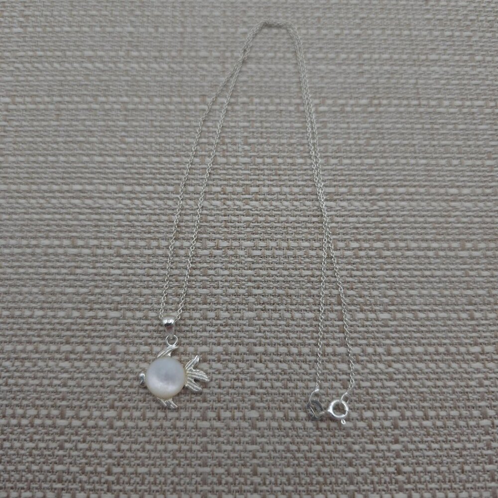 18 Inch Sterling Silver Mother Of Pearl Fish Necklace A1683